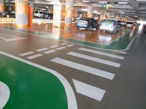 环氧地坪漆表面产生刷痕及滚筒印的原因和解决方法